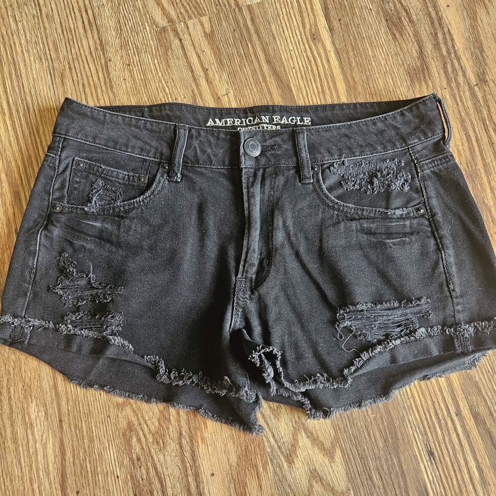 American Eagle Tomgirl Shortie Shorts Women Sz 6 Mid Rise Distressed Black Denim